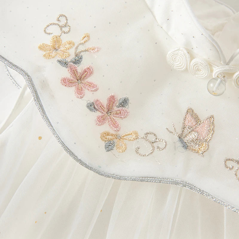 Vestido Branco Luxo com Bordados Delicados
