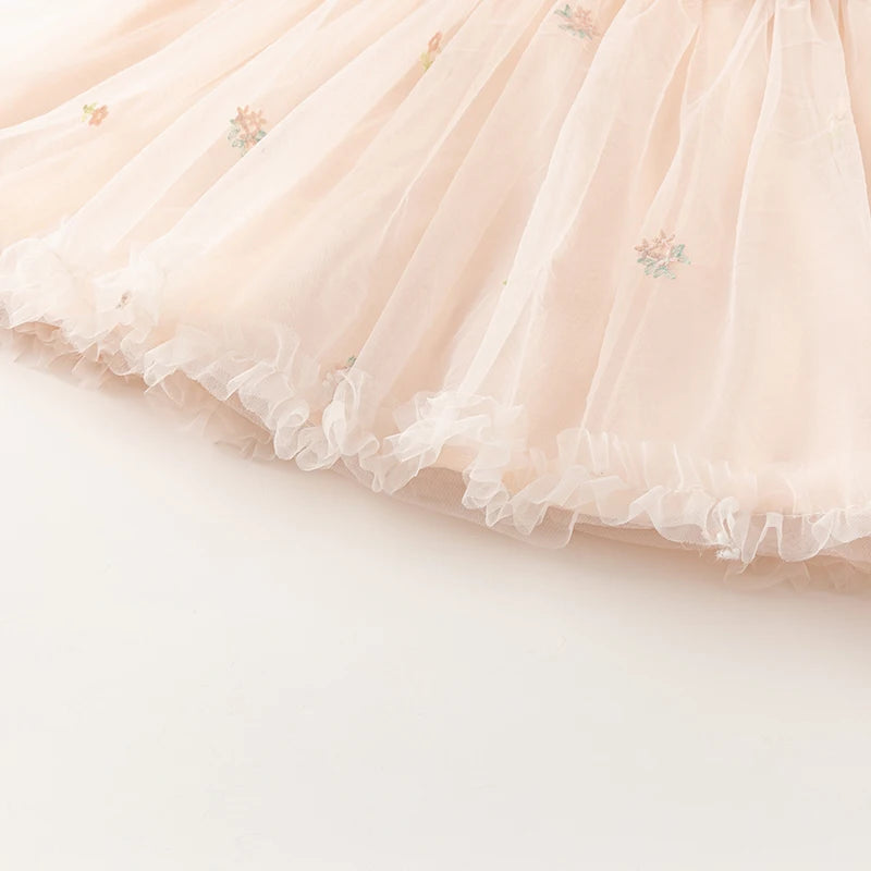 Vestido de Tule Bordado com Camadas