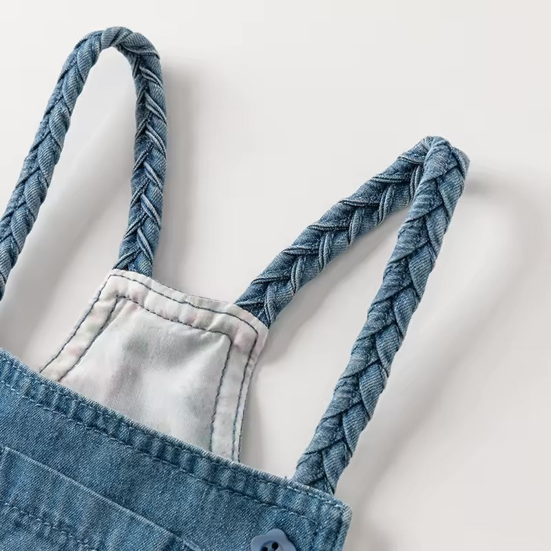 Jardineira Jeans Bordada