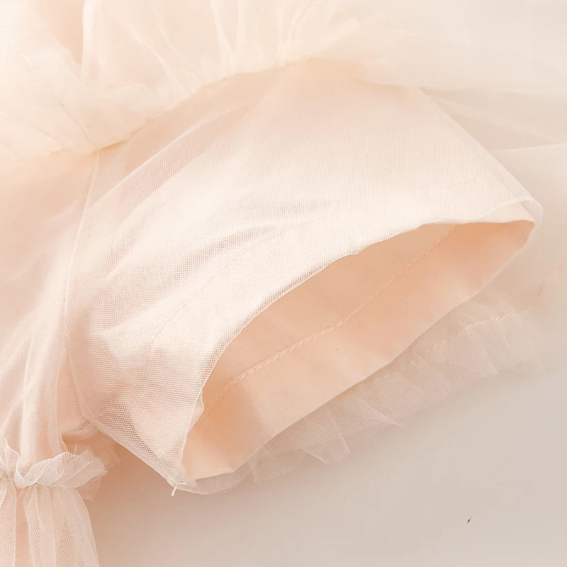 Vestido de Tule Bordado com Camadas