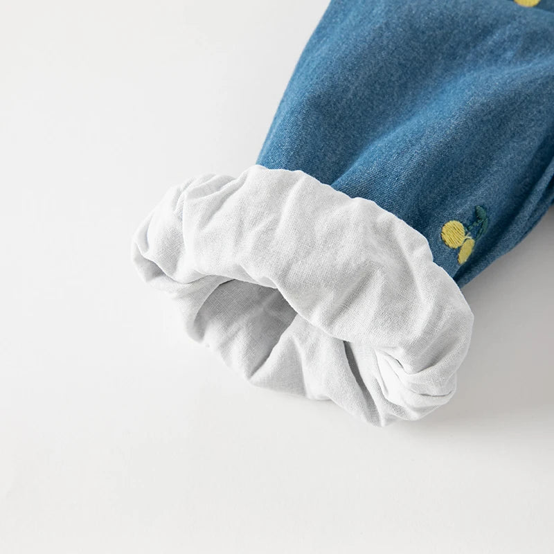 Vestido Jeans Bordado com Babados